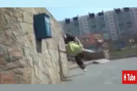 看着都疼啊，你不疼吗？