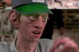 外星人其实一直伪装着藏在我们的身边。