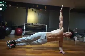 围观舔屏！周杰伦8块腹肌 现场健身虐腹视频曝光视频封面