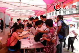 菏泽职业学院新生报到火热 报到首日上午人数过半图片