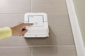 能一边洒水边擦地的新款 iRobot 机器人，能拿下“中国大妈们”的芳心吗？图片