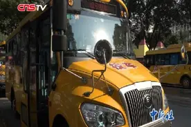 美女校车驾驶员： 责任爱心与“大鼻子校车”一路相伴图片