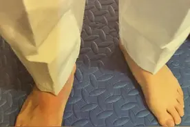 [TFBOYS][分享]160903 王俊凯暖男一枚：心疼淋在雨中的你们图片