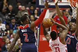 NBA十佳球：沃尔莽中有细力劈火箭 字母哥大步流星举火烧天图片