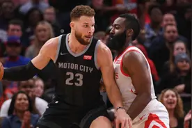 NBA十佳球：格里芬隔扣卡佩拉；克6单挑绝杀；字母哥怒扣图片