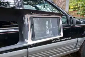 国外牛人自己动手 切诺基上装平板电脑（上）图片