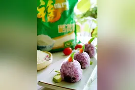 三文鱼牛油果蓝莓饭团#福临门创意米厨#图片