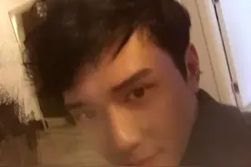 冯绍峰晒尖下巴自拍 网友:怎么变蛇精脸了?图片