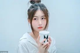 小说：美女斗地主输了，没想到让总裁损失了几十亿！图片