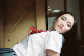 小说：因为一条项链她和京圈太子爷闹绯闻，说她把祁战给拱了图片