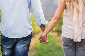 小说：进藏搭车穷游的女生，真的有那么不堪吗？所有男人都不敢娶图片