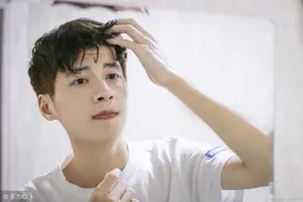 小说：她是贫穷转学生，却因和校草谈恋爱遭渣女嫉妒，被算计图片