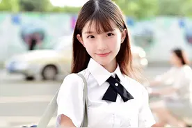 小说：影帝喜欢偷东西？影帝为躲狗仔，半夜躲进她房间，被她抓住图片