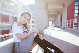 小说：大转变，她从浓妆艳抹的社会小青年，变成丑丫头似的乖乖女图片
