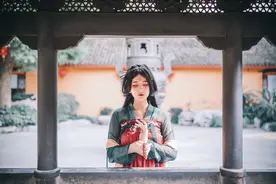 小说：她还只是个孩子，却意外做了重要证人，带着警察叔叔探案图片