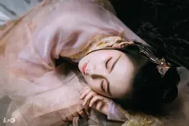小说：山里来的姐姐行为古怪，妹妹想整蛊她，却发现对她都没用图片