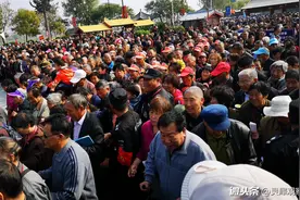 10月17日，河南开封清明上河园景区免费向60岁以上老人开放视频封面