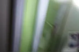 白蚁被杀灭后看被白蚁侵蚀的木柜，木板吃成了皮壳……还有蜈蚣等视频封面