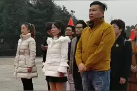 12月26日是毛主席诞辰125周年德道体系缅怀毛主席敬献花篮