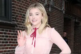 身高不够驴蹄来凑！ 超杀女莫瑞兹透视复古裙胖成肉球图片