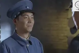 为了国家没有私心，李幼斌同意儿子上战场，并送上自己的配枪视频封面