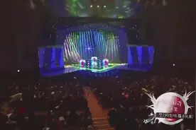 筷子兄弟、裴涩琪现场同台跳《小苹果》，这才是原版！视频封面