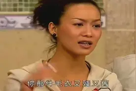 姑姑暗恋邻居大叔不敢表白，却将他的衣服偷偷藏在被窝视频封面