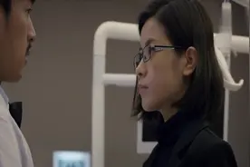 男子向美女表白，她听了转身就走，男子一把拉回来吻了上去！视频封面
