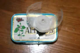 巧用水瓶制成随身小风扇，其风力比市面上出售的还要强图片
