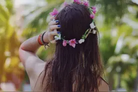 我是城市富家女嫁入穷乡僻壤，婆婆给我件东西让我感动不已图片