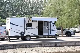 房车：奢华大空间可拓展，Americanlite途美拖挂房车图片