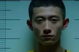 杨紫不是他菜，张一山被拍醉酒当街撒尿、亲吻男人摸下身图片