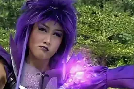巴啦啦小魔仙：小月用魔法药粉攻击小蓝，游乐出手相救，真有趣视频封面