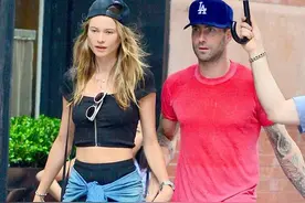 时尚街拍：欧美大街上的情侣图片