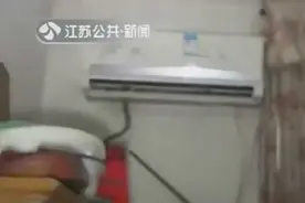 两米长大蛇私闯民宅 横卧在空调出风口图片