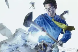 车载电脑突然宕机黑屏 其实就那么几个理由！图片