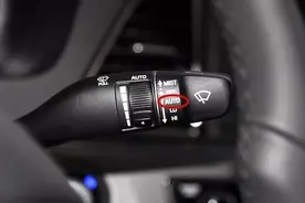 确定你会用雨刷器？据说很多人用错了！图片