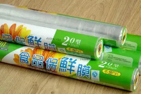 保鲜膜上的两个字母，你注意了么？图片