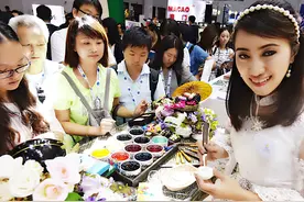 泰国美女现场手雕清迈传统技艺肥皂图片