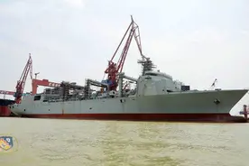 航母几天需要“喂”一次，中国4万吨补给舰能否满足要求？图片