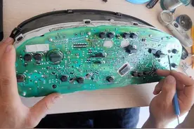 二手车商爆料：只需5分钟，车辆里程表数可从20万变1万！图片