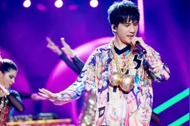 盖世英雄收官，大张伟携手凤凰传奇造电音神曲《人间精品起来嗨》图片
