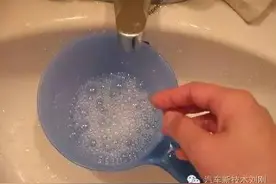 保险杠大灯撞满蚊虫尸体怎么办，在家巧去漆面蚊虫尸体！图片