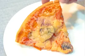 加热披萨易印象口感，倒杯水在旁边就好了图片