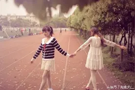 我和两姐妹的那点事图片