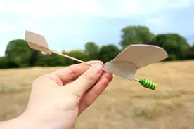 用一张纸，简单制作滑翔机图片