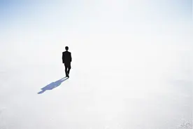 陈奕迅「任我行」：所谓长大，就是成为一群人里的一个人图片