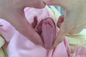 安陵容产女，称自己有了软肋！留女儿脚印做纪念图片