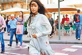 为新剧　允儿满身血街头狂奔图片