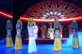 天堂明堂景区天和演艺团队：绚丽演艺，还原精彩历史图片